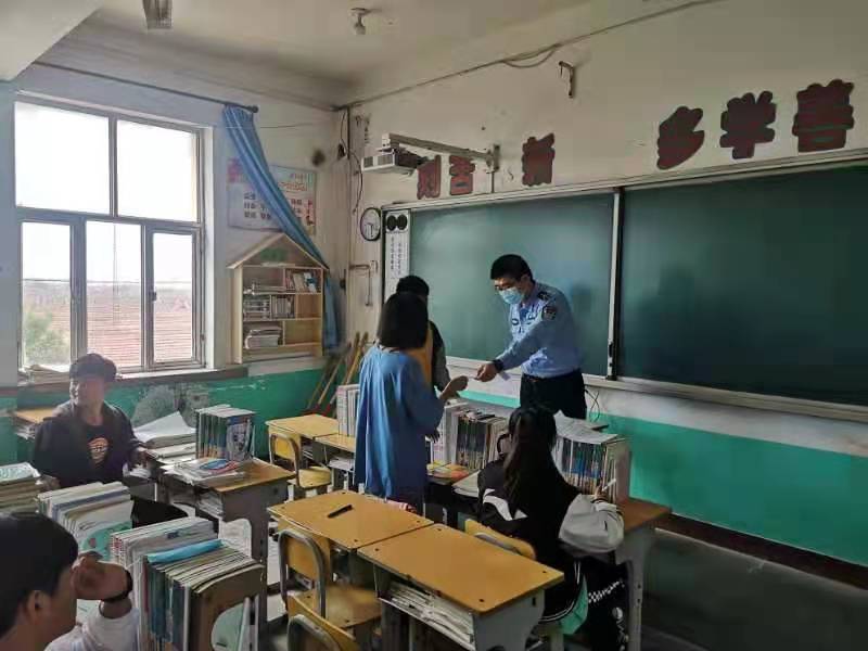黄骅市赵家堡海防派出所：为中考学生开通办理身份证“绿色通道”